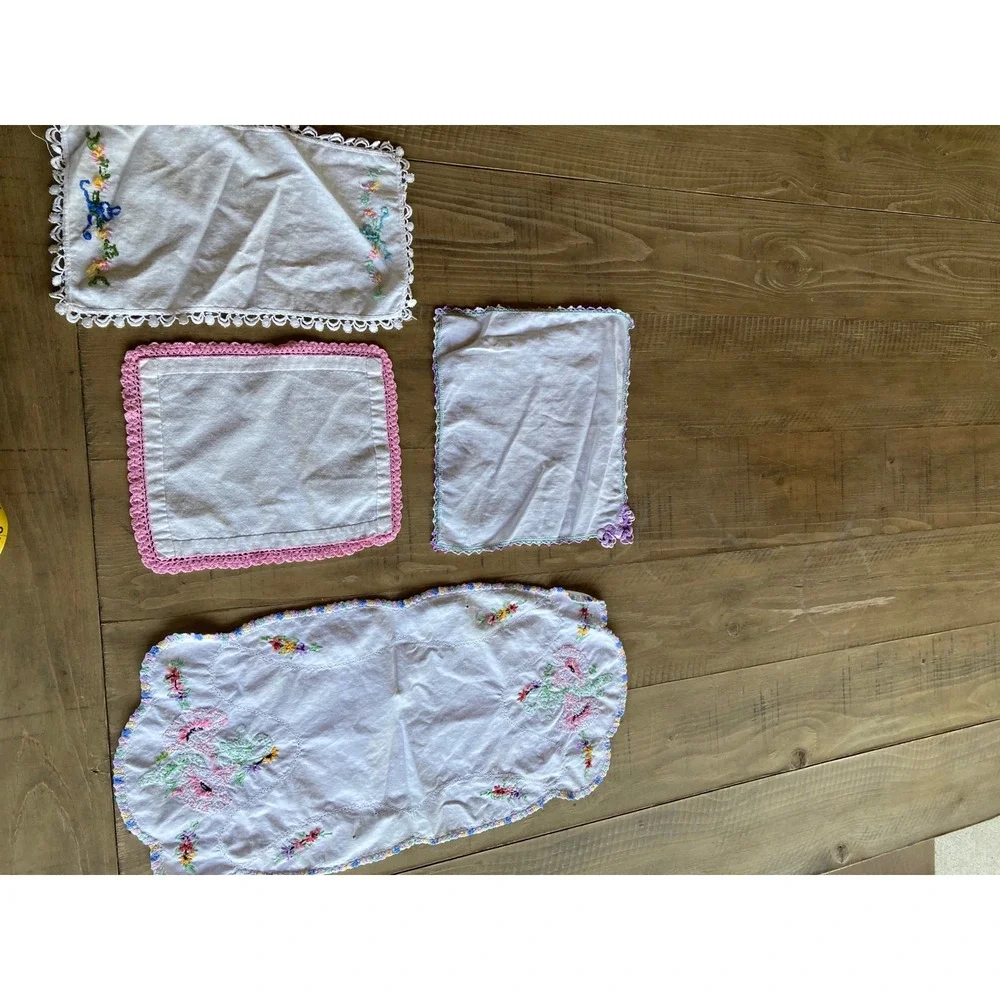 Vintage Hand Embroidered Floral Linen Table Runner & Doilies Set 4pc White Pink